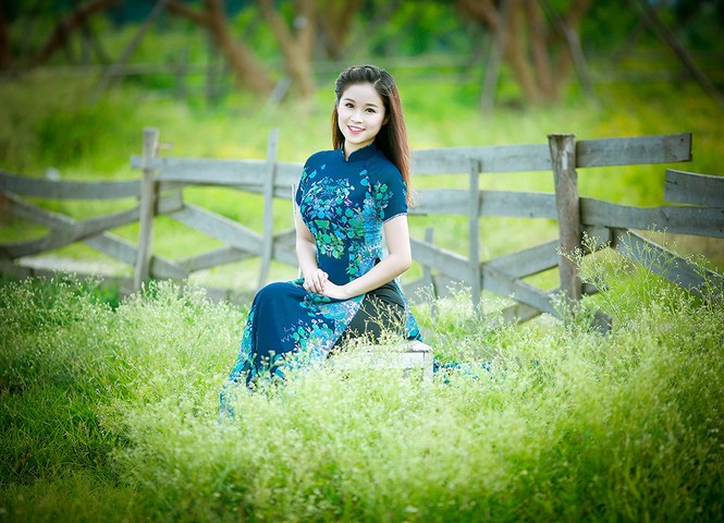 Thiếu nữ Hà thành duyên dáng với tà áo dài - ảnh 3