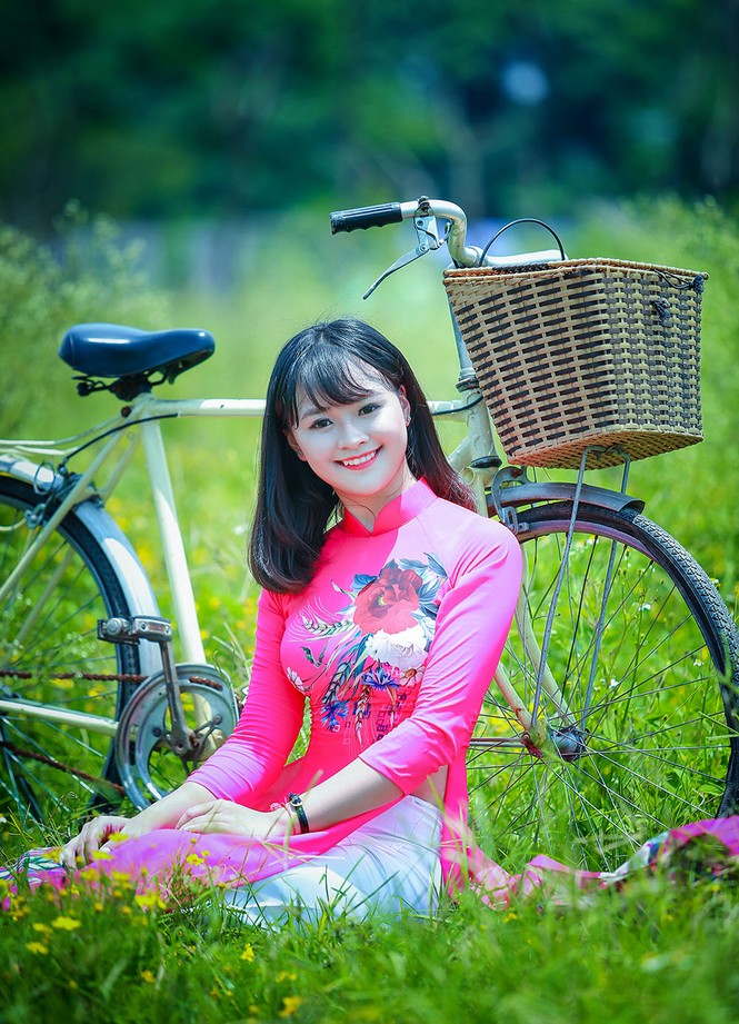 Thiếu nữ Hà thành duyên dáng với tà áo dài - ảnh 15
