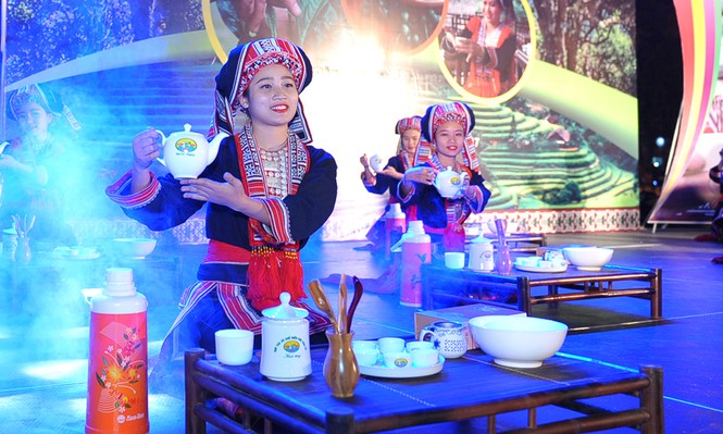 Thiếu nữ Dao khoe sắc đêm hội thưởng trà hữu cơ - Organic - ảnh 6