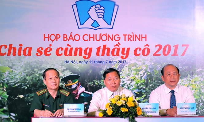 Tuyên dương 60 thầy giáo mang quân hàm xanh - ảnh 3