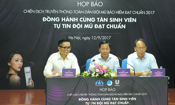 Tặng 2.000 mũ bảo hiểm đạt chuẩn cho tân sinh viên - ảnh 2