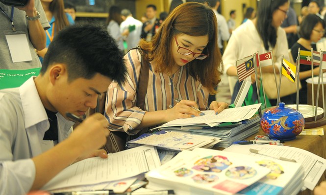 Hàng nghìn bạn trẻ tìm cơ hội du học Nhật Bản - ảnh 4