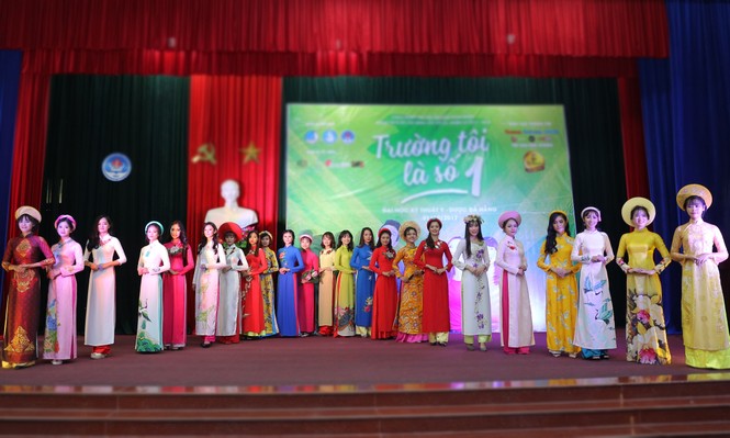 Nữ sinh Đà Nẵng khoe sắc, 'trường tôi là số 1' - ảnh 2