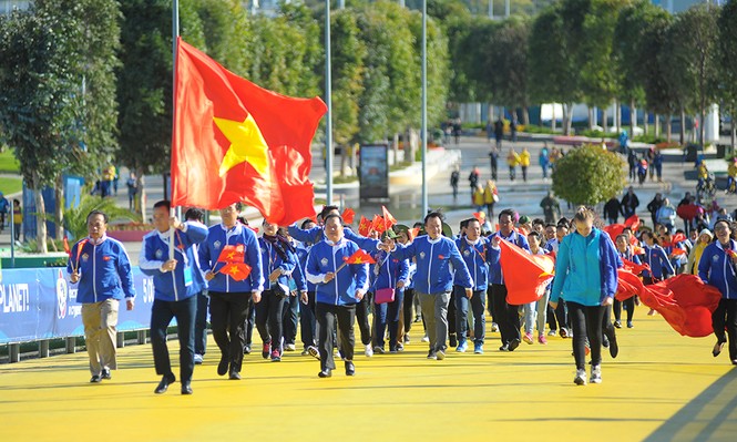 Quốc kỳ Việt Nam tung bay ở Festival thanh niên, sinh viên thế giới 19 - ảnh 1