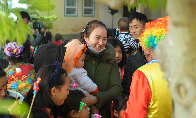 'Ngày chủ nhật cho em' đến với bệnh nhi Sơn La - ảnh 3