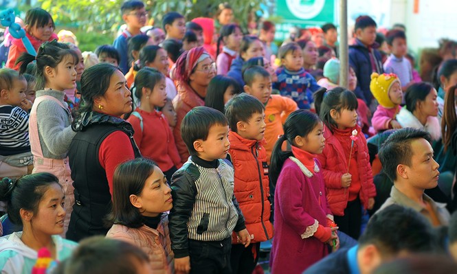 'Ngày chủ nhật cho em' đến với bệnh nhi Sơn La - ảnh 8