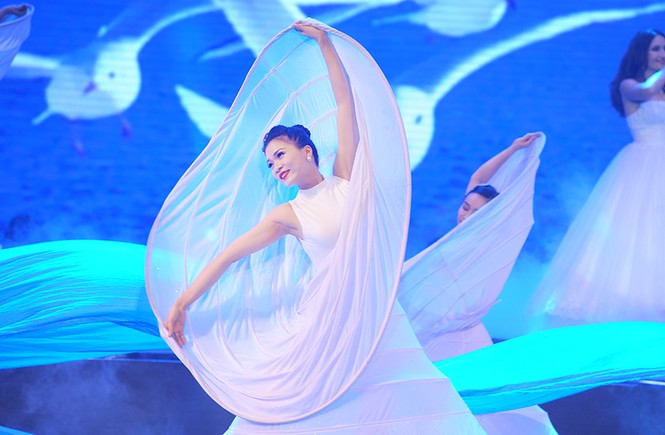 Những màn nghệ thuật đẹp mắt và hoành tráng về 'đất-nước-lửa-khí' - ảnh 10