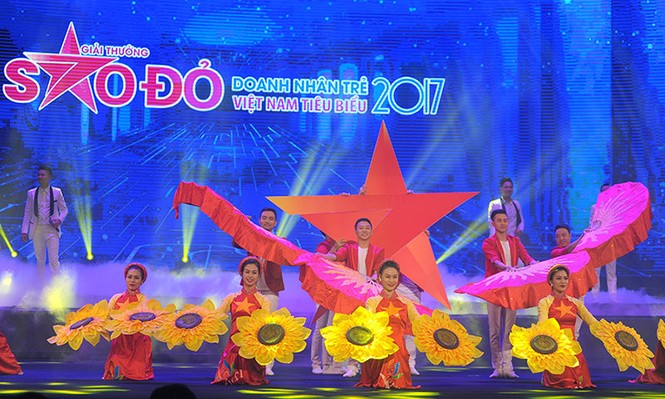 Trao giải thưởng Sao Đỏ - 100 Doanh nhân trẻ tiêu biểu 2017 - ảnh 1