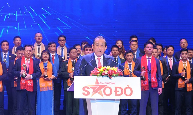 Trao giải thưởng Sao Đỏ - 100 Doanh nhân trẻ tiêu biểu 2017 - ảnh 2