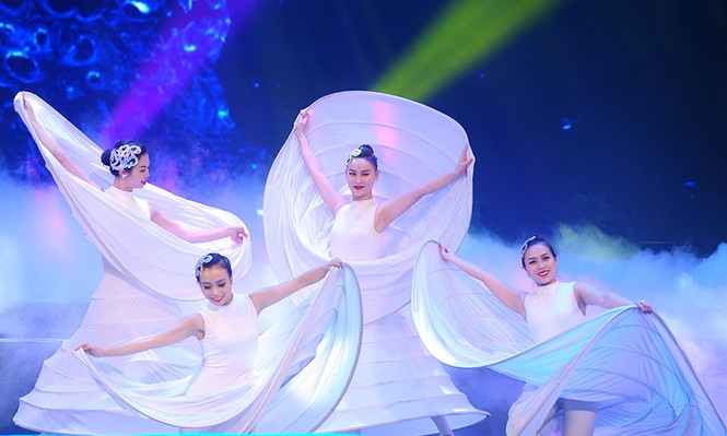 Những màn nghệ thuật đẹp mắt và hoành tráng về 'đất-nước-lửa-khí' - ảnh 8