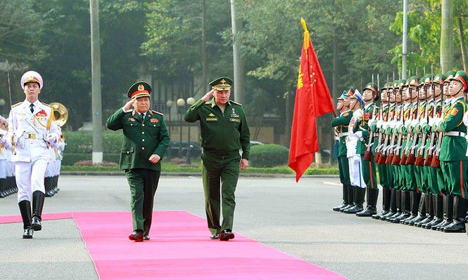 Bộ trưởng Quốc phòng Ngô Xuân Lịch hội đàm Bộ trưởng Quốc phòng Nga - ảnh 1