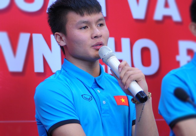 Xúc động dòng chữ xăm trên tay 'người hùng' Quang Hải - ảnh 1