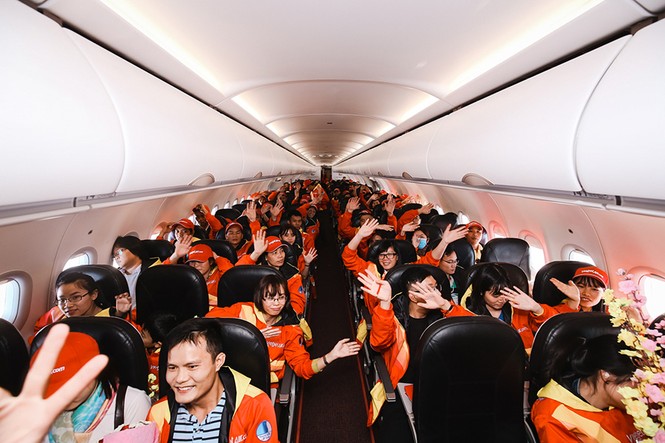 Chuyến bay miễn phí đưa 150 công nhân, sinh viên nghèo về quê ăn Tết - ảnh 4