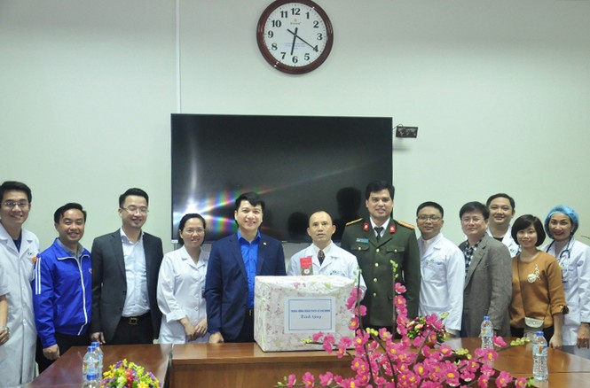 Bí thư T.Ư Đoàn thăm các đơn vị làm nhiệm vụ trực Tết Mậu Tuất 2018 - ảnh 1