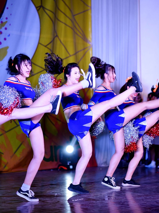 Nữ sinh Tự nhiên khoe nét đẹp với vũ đạo cheerleading - ảnh 3