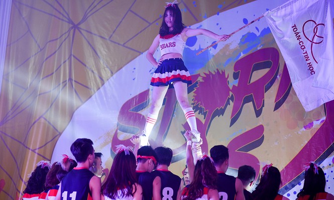 Nữ sinh Tự nhiên khoe nét đẹp với vũ đạo cheerleading - ảnh 7