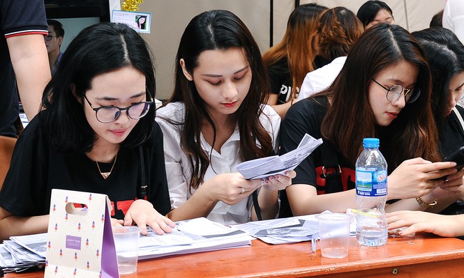 Nữ sinh mang nét Tây phương nổi bật giữa ngày hội tuyển sinh - ảnh 5