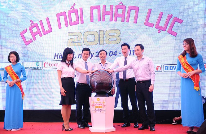 Nhiều cơ hội việc làm ngành tài chính ngân hàng cho giới trẻ - ảnh 2