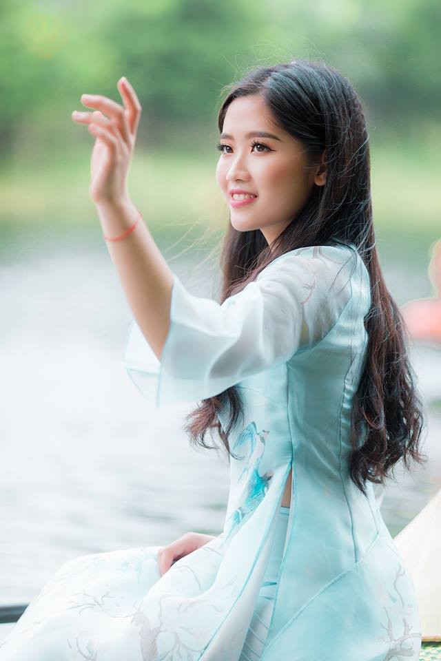 12 nữ sinh đẹp nhất Ngoại giao khoe sắc cố đô Hoa Lư - ảnh 8