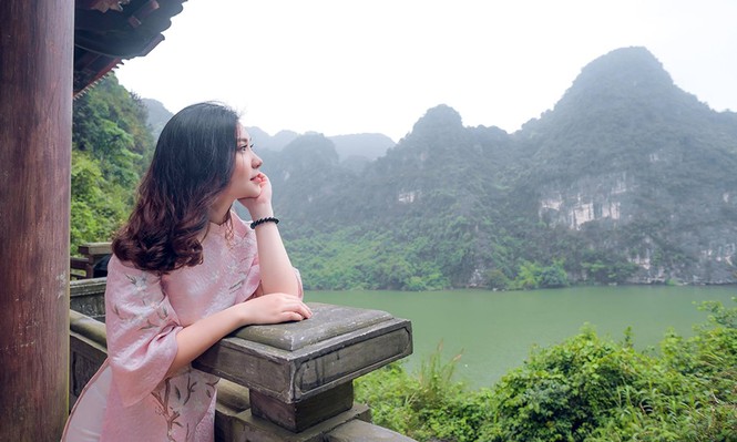 12 nữ sinh đẹp nhất Ngoại giao khoe sắc cố đô Hoa Lư - ảnh 14
