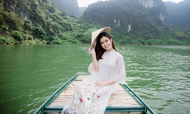 12 nữ sinh đẹp nhất Ngoại giao khoe sắc cố đô Hoa Lư - ảnh 13