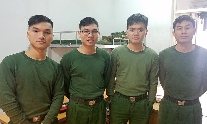 Gặp bộ tứ quân sự thành ứng viên vô địch xe tự hành từ tờ rơi - ảnh 1