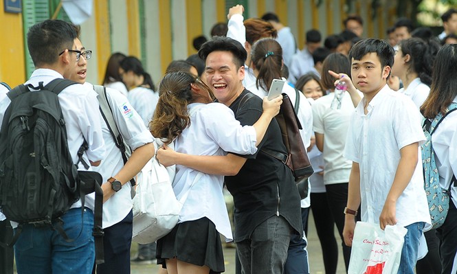 Kết thúc thi ngoại ngữ: Ngập tràn nụ cười trường thi - ảnh 5
