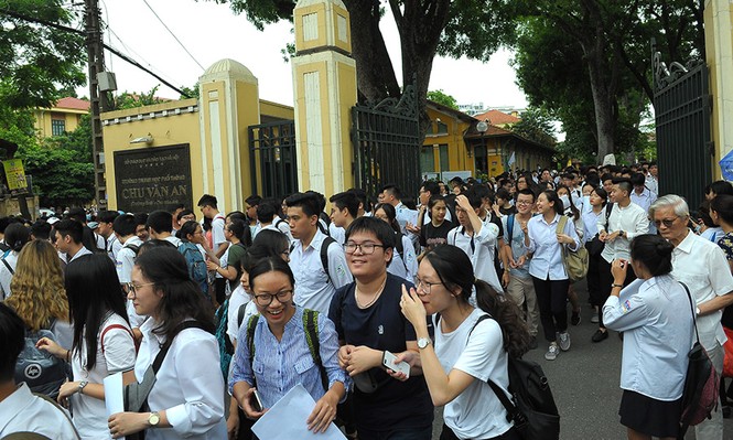 Kết thúc thi ngoại ngữ: Ngập tràn nụ cười trường thi - ảnh 9