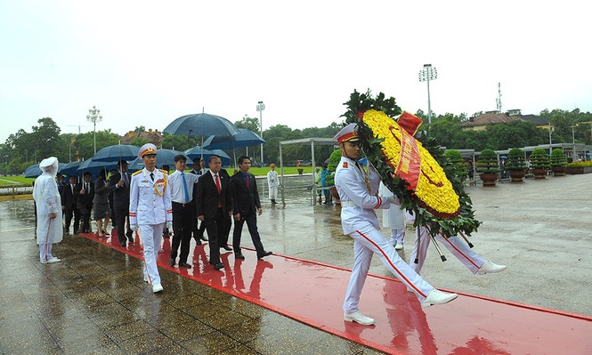 Đoàn đại biểu Hội LHTN Campuchia viếng Lăng Chủ tịch Hồ Chí Minh - ảnh 1