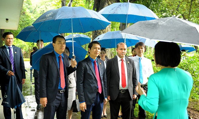 Đoàn đại biểu Hội LHTN Campuchia viếng Lăng Chủ tịch Hồ Chí Minh - ảnh 6