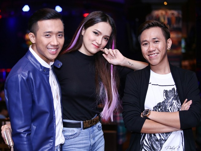 Hương Giang Idol bất ngờ khi bị Trấn Thành... hôn trộm - ảnh 4