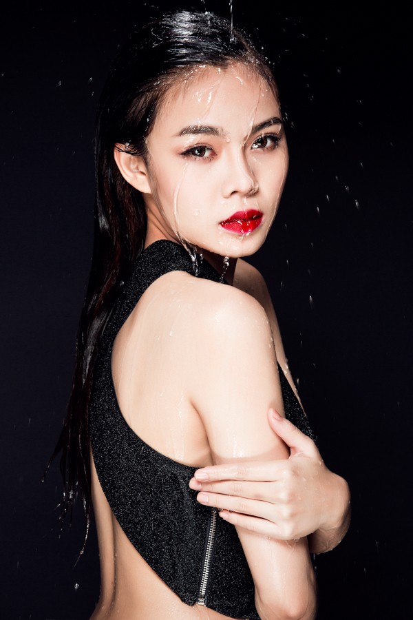 Giang Hồng Ngọc ướt sũng gợi cảm với bộ ảnh 'phong thủy' - ảnh 7