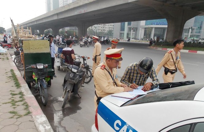 Hà Nội: Thu giữ hàng loạt xe máy cũ nát chạy trên đường - ảnh 2
