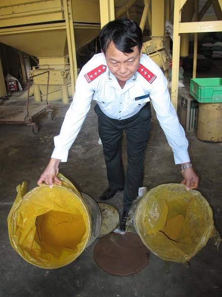 Chất dễ gây ung thư được trộn vào cám chăn nuôi thế nào? - ảnh 1
