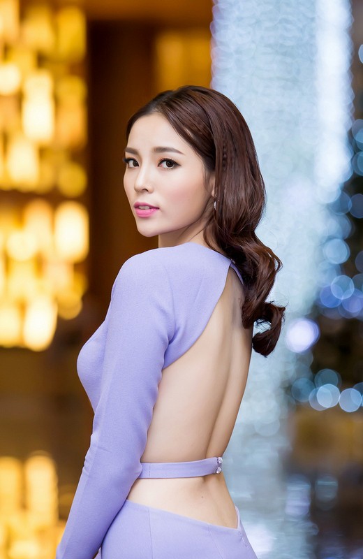 Kỳ Duyên khoe lưng trần quyến rũ với váy xẻ táo bạo - ảnh 5