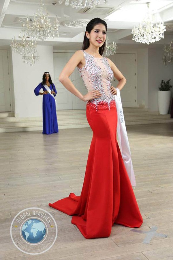 Việt Nam lọt Top 10 trang phục dạ hội Hoa hậu Siêu quốc gia - ảnh 3
