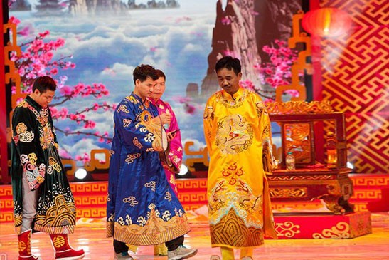 Táo Quân 2014: Ngọc Hoàng giả, Táo y tế đu dây - ảnh 4