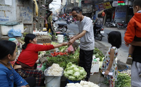 Nhiều mặt hàng giảm giá sau Tết - ảnh 1