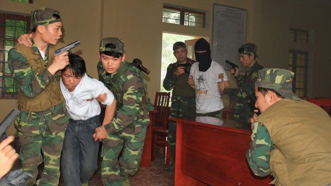 Lính trinh sát đi không dấu, nấu không khói... - ảnh 1
