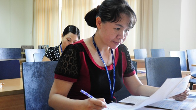 Chấm thi đại học: Dự báo điểm sàn không thấp hơn năm ngoái - ảnh 1