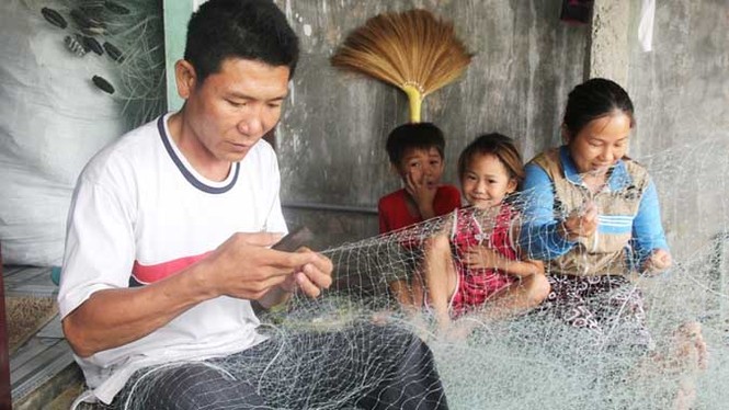 Sát cánh cùng ngư dân nghèo vượt khó bám biển - ảnh 1