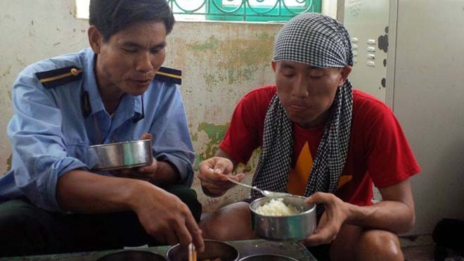 Tình người trên hành trình xuyên Việt của thầy giáo 8X - ảnh 1