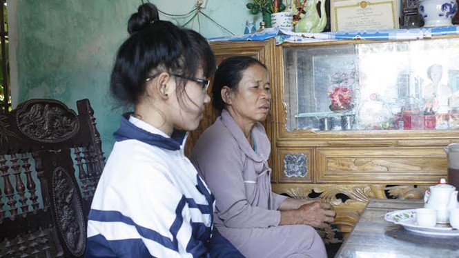 Nữ sinh bị đánh hội đồng, làm nhục - ảnh 1