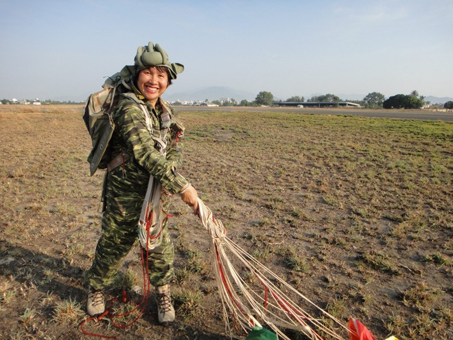 Nữ cao thủ nhảy dù - ảnh 2