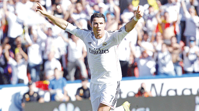 Ronaldo: 'Hãy tạo kỷ lục đi, để tôi... phá' - ảnh 1