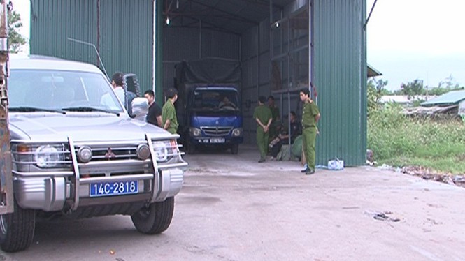 Phá kho hàng lậu lớn nhất Móng Cái - ảnh 1