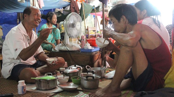 Chuyện xóm cận kề cái chết - ảnh 1