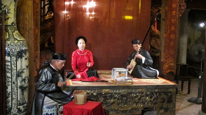 'Đặc sản' ca trù phố cổ - ảnh 1