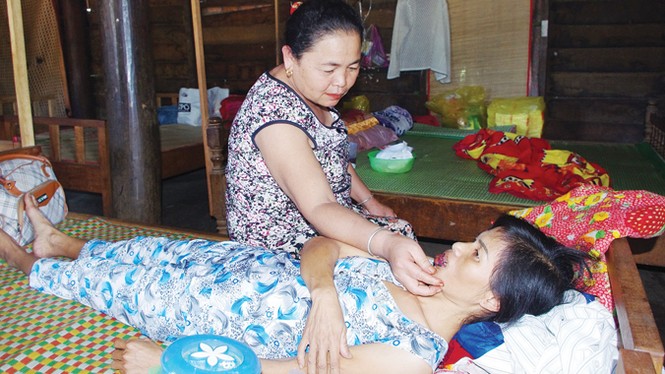 Bà lang 'ngáng đường thần chết' - ảnh 1