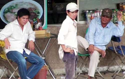 20 cảnh sát truy bắt nhóm trấn lột tại bến xe miền Đông - ảnh 1